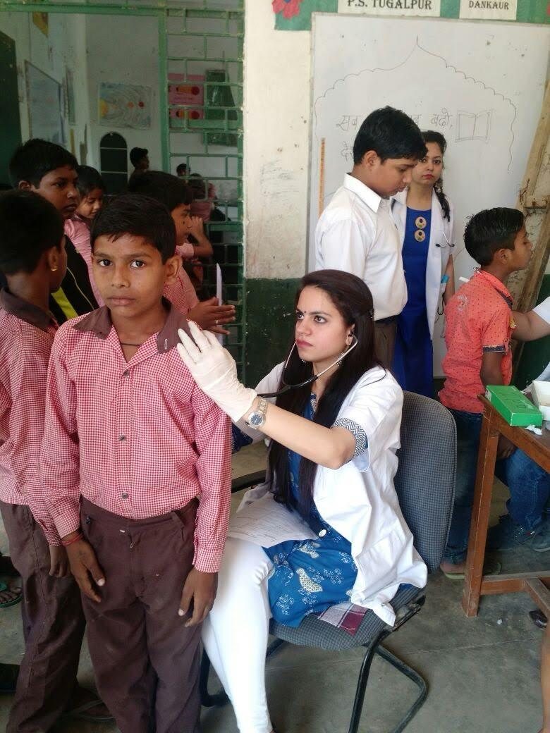 Dr. Ria during a school health checkup